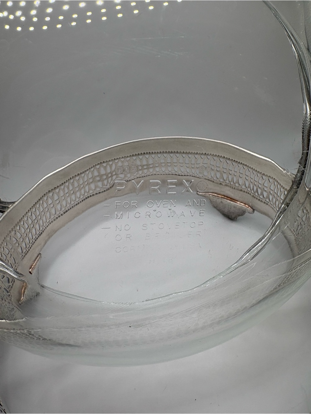 Vtg Pyrex 023 1 1/2 Qt Casserole Dish with Sheffield Silver Co Stand And Lid - Picture 11 of 16